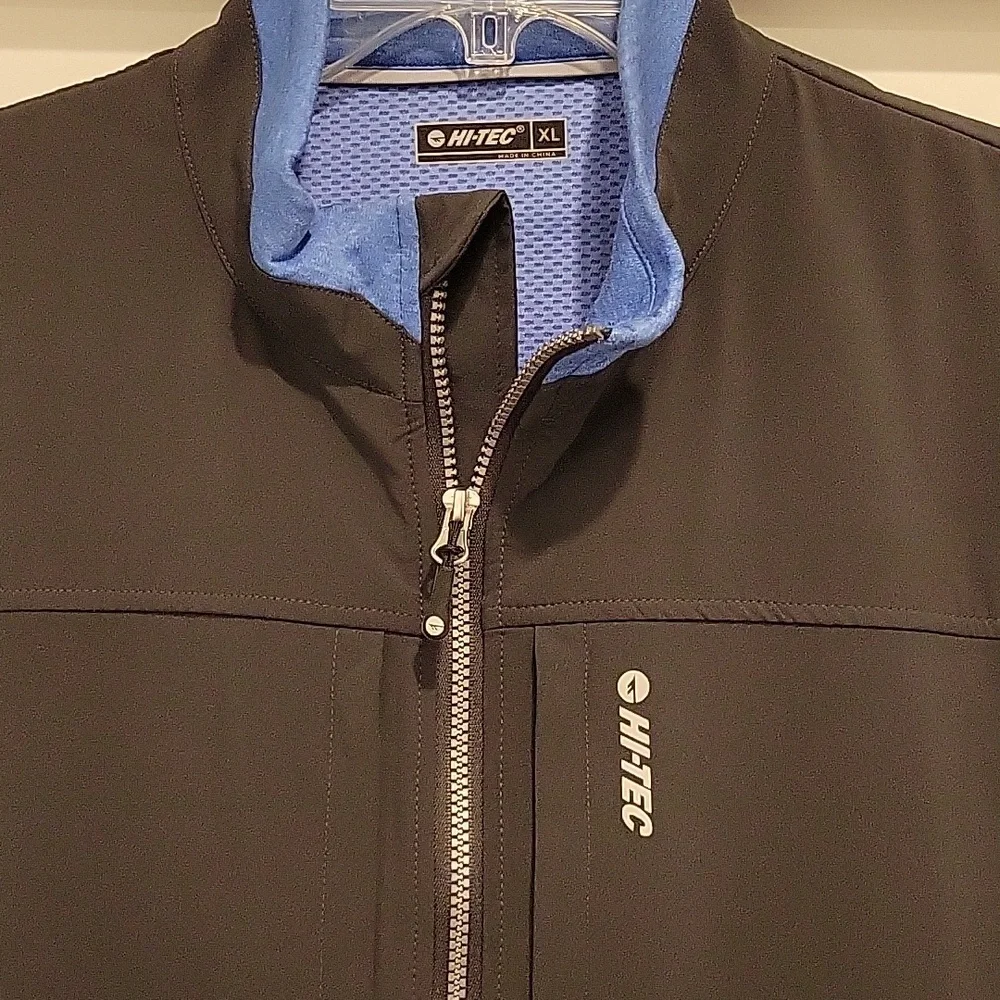Hi-Tec Men's Vest - Picture 3 of 9